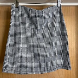 Must Have Black and White Plaid Stretch Mini Skirt - size S